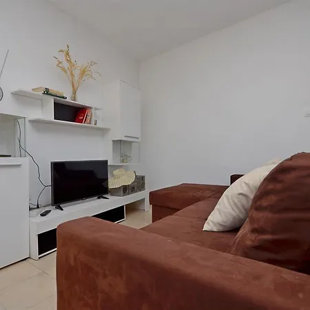 Holiday Home Miro * Prvic Sepurine